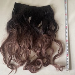 ウィッグ 付毛 4点セット カール部含む 病気治療 演劇 など 中古品  の画像