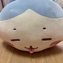 マシュマロみたいな寝そべり抱きぬいぐるみ　ねむねむハチワレ ちいかわの画像