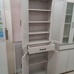 リユースのサカイ栃木店★ジモティ割あり★  食器棚 ホワイトベージュ W58×D29.5×H182 クリーニング済み TC11000の画像