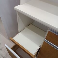 リユースのサカイ栃木店★ジモティ割あり★  食器棚 ベージュ×ホワイト W120.5×D45×H204 クリーニング済み TC11001の画像