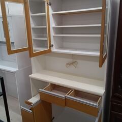 リユースのサカイ栃木店★ジモティ割あり★  食器棚 ベージュ×ホワイト W120.5×D45×H204 クリーニング済み TC11001の画像