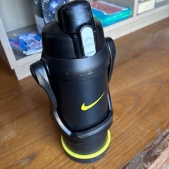 NIKE保冷水筒の画像