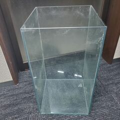中古 GEX フレームレス ガラス 水槽 サイズ(約) 幅30cm 奥行30cm 高さ55cm 札幌 北区の画像