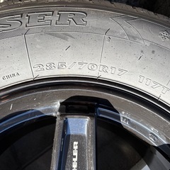 285/70R17 スタッドレスタイヤ　4本の画像