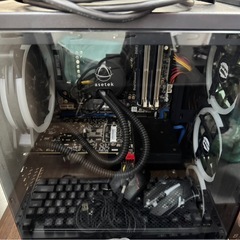 2モニターゲーミングPCの画像