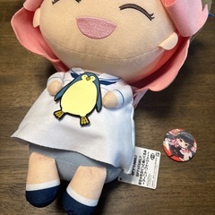 SPY×FAMILYタグ付きアーニャぬいぐるみ＆ヨル缶バッチ2個セットの画像