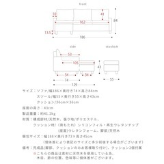 青いL字型ソファの画像