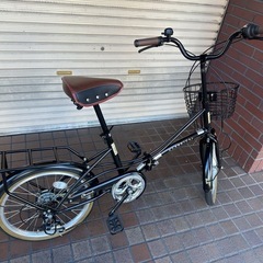 ★美品★20インチ　外装6段変速　カゴ　キャリア付き折り畳み自転車　ブラックの画像