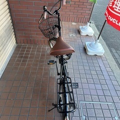 ★美品★20インチ　外装6段変速　カゴ　キャリア付き折り畳み自転車　ブラックの画像