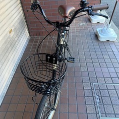 ★美品★20インチ　外装6段変速　カゴ　キャリア付き折り畳み自転車　ブラックの画像