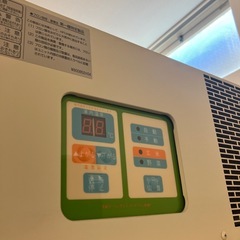K2510-126 新米 愛菜っ庫 MTR510GC形保冷庫 庫内容積510L 通電確認済み　キズ汚れ有りの画像