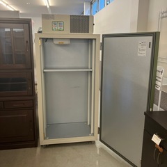 K2510-126 新米 愛菜っ庫 MTR510GC形保冷庫 庫内容積510L 通電確認済み　キズ汚れ有りの画像