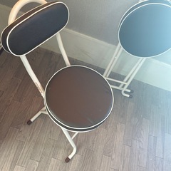 椅子2個セットの画像