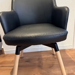 ①IKEA ヤンオロフ　回転　レザーチェア2脚　　の画像