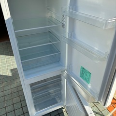 ★175L★Hisense ノンフロン冷凍冷蔵庫 HR-D1701W 2021年製品 ※パッキン部分のひび割れ・傷ありますの画像