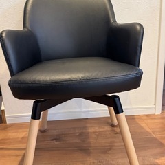 ②IKEA ヤンオロフ　回転レザーチェアの画像