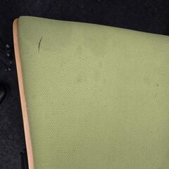 椅子買いませんか。ちょっと汚れています。の画像