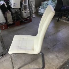 無料【中古】ラウンジチェア１台（白色／レザー調）お譲りします！の画像
