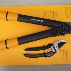 新品 FISKARS 太枝切鋏 剪定鋏 セット 園芸用ばさみ 3.2cmの枝の切断 フィスカース 庭仕事 庭管理 冬越し 苫小牧西店の画像