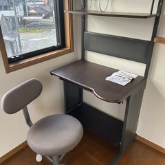 パソコンデスクの画像