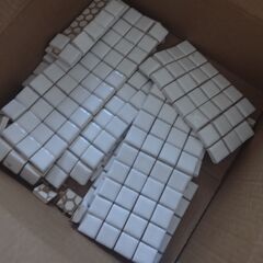 タイルと目地材　（カラーは薄いピンク）の画像
