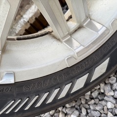 ハイエース用　タイヤ付きアルミホイール　4本セット
の画像