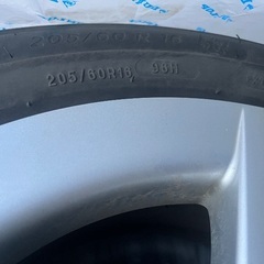 ミシュラン スタッドレスタイヤ 205/60R16の画像