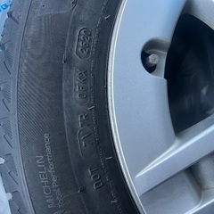 ミシュラン スタッドレスタイヤ 205/60R16の画像
