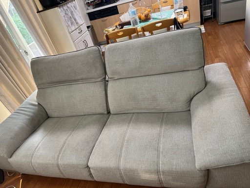 ニトリの2人掛けソファです。