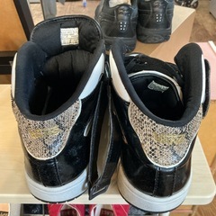 スニーカー👟VANSヘビ柄🐍メンズ👱‍♂️靴シューズおしゃれ28cmハイカットかっこいい✨黒白の画像