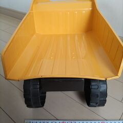中古／大型ダンプカー（おもちゃ）の画像
