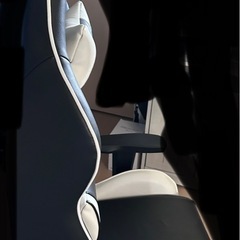 AKRACING げゲーミングチェアの画像