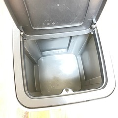 大型ダストボックスの画像