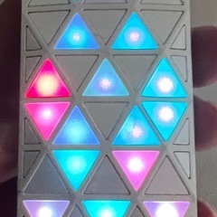 携帯　LEDライト付き三角形デザイン　イルミネーションが最高！の画像