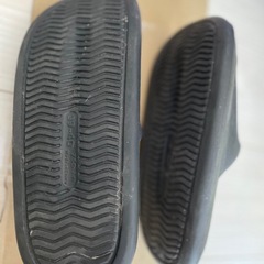 黒　サンダルの画像