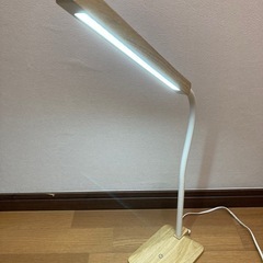 訳あり品　LEDデスクライトPIAZZA C-1 ライトブラウン　ニトリの画像