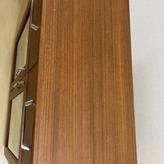 欧風の食器棚の画像