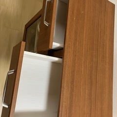 欧風の食器棚の画像