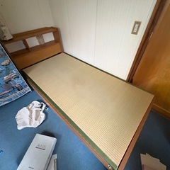ベッドフレームの画像