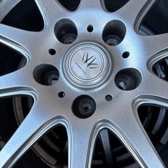 スタッドレスタイヤ 215/65R16 グッドイヤー アイスナビ6の画像