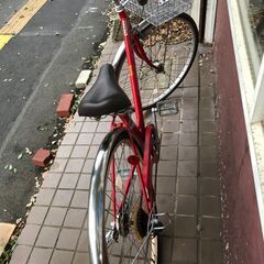 リサイクルショップどりーむ鹿大前店　No.477　赤色　27インチ　ギア付き　ＬＥＤオ－トライト付き　鍵なし　シティサイクルの画像