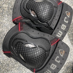 新品！ブランド 膝?ひじ? パット2セット‼️の画像