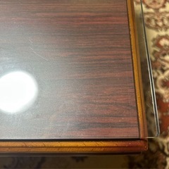 ダークブラウン　ガラス付き　木製センターテーブルの画像