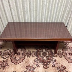 ダークブラウン　ガラス付き　木製センターテーブルの画像