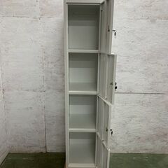 4ドア 鍵付きロッカー 縦型 事務用品 事務什器 ジム 鍵付き ホワイト 店舗 店舗用品 オフィス家具 A0600の画像
