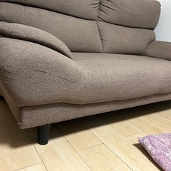２人掛けソファ　10月11日取りに来れる人いますか？の画像