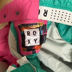 Swivel スノーボードウエア　Mサイズ と Roxyパンツの画像