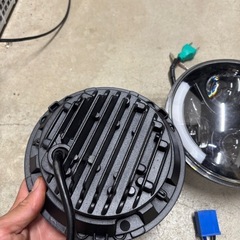 7インチ　丸目ヘッドライト　LEDの画像