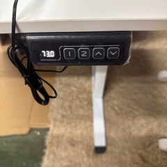 新品 昇降デスク 電動 昇降式デスク 幅100*奥行60*高73-118cm スタンディングデスク 上下昇降デスク 高さメモリー機能 静音 収納フック付き パソコンデスク ゲーミングデスク オフィスデスク 入替用キャスター付属 モニターアーム対応可能 (幅100cm,ホワイト)の画像