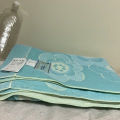☺️タオルケット　S 140✖️190cm  水色の花柄  未使用 縁にシミ有りの画像